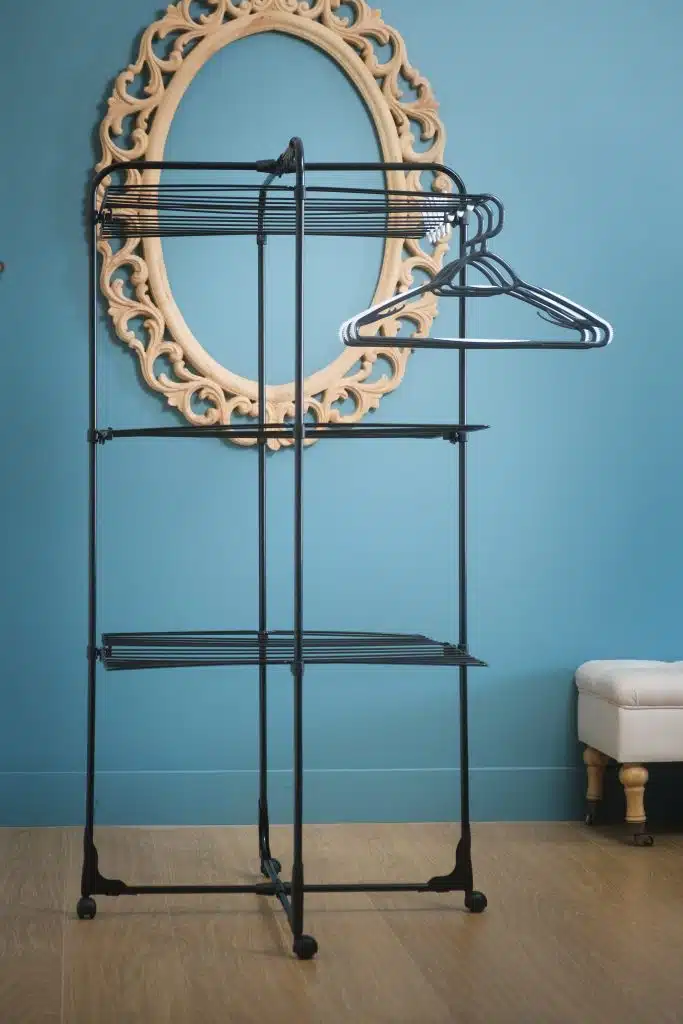 Étendoir à linge à forme Tour de la marque Tancarville, modèle T45 V3 noir.