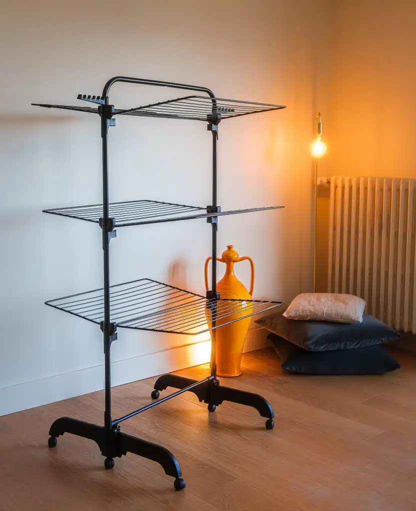 Étendoir à linge à forme Tour de la marque Tancarville, modèle T42 V1 noir.