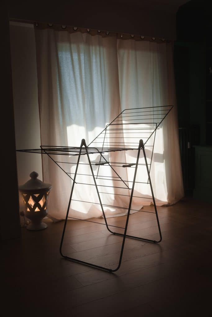 Étendoir à linge à forme T de la marque Tancarville, modèle T38 V3 noir.