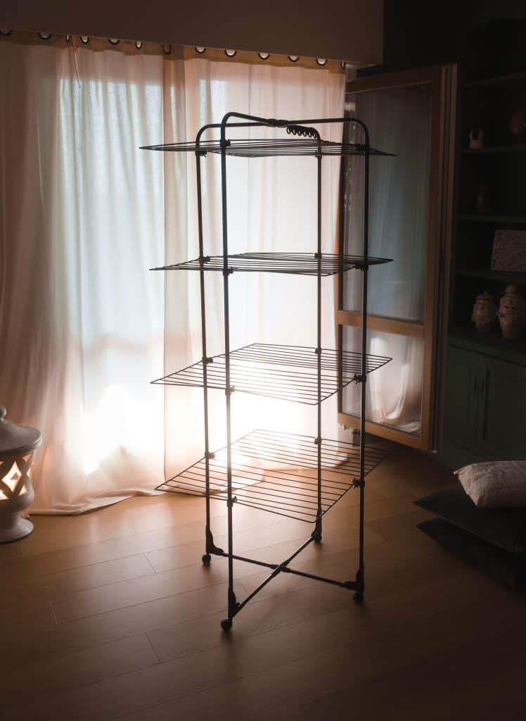 Étendoir à linge à forme Tour de la marque Tancarville, modèle T46 V2 noir.