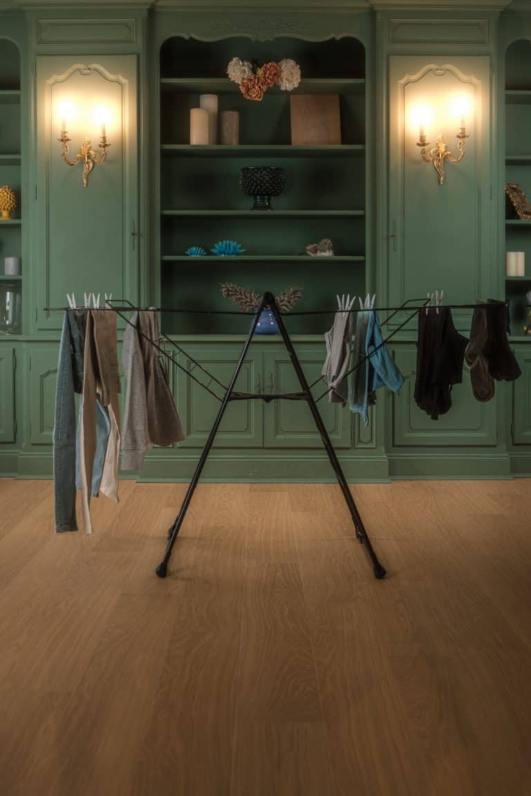 Étendoir à linge à forme T de la marque Tancarville, modèle T38 V3 noir.