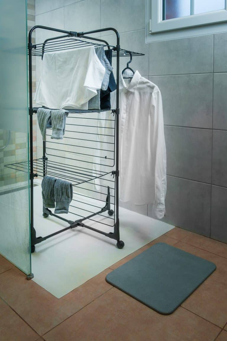 Étendoir à linge à forme Tour de la marque Tancarville, modèle T33 V4 noir.